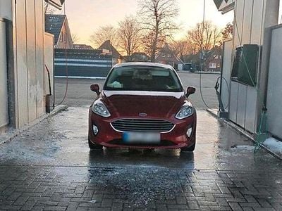 Second-hand Ford Fiesta Titanium 101 CP (74 kW) 2018 Roșu Hatchback