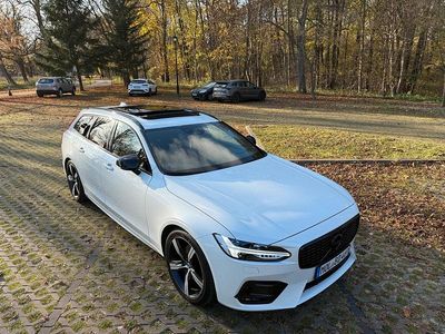Weiß Gebraucht 2019 Volvo V90 R-Design Kombi | 19.000 € (Etwas zu teuer)