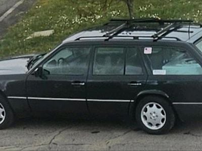 Second-hand Mercedes E280 180 CP (132 kW) 1994 Negru Break