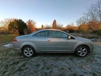 Grau Gebraucht 2010 Ford Focus Cabriolet Cabrio | 4.900 €