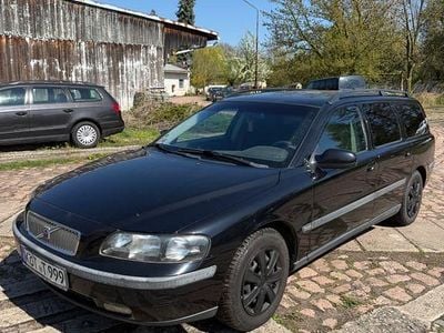Second-hand Volvo V70 140 CP (102 kW) 2002 Negru Break