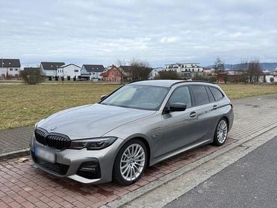 Gebraucht BMW 330e M Sport 292 PS (214 kW) 2022 Grau Kombi
