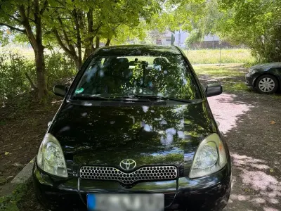 Gebraucht Toyota Yaris 86 PS (63 kW) 2000 Schwarz Kleinwagen