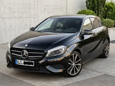 Używany Mercedes A180 Style 122 KM (89 kW) 2015 Czarny Sedan/Limuzyna