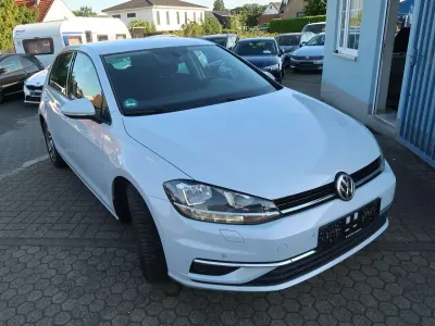 Gebraucht VW Golf VII Sound 110 PS (80 kW) 2017 White silver metallic Limousine