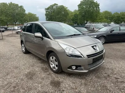 Gebraucht Peugeot 5008 Business-Line 150 PS (110 kW) 2013 Grau Van / Kleinbus