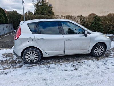 Silber Gebraucht 2010 Renault Scénic III Dynamique Van / Kleinbus | 3.590 € (Etwas zu teuer)