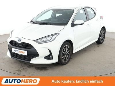 Weiß Gebraucht 2022 Toyota Yaris Hybrid Team Limousine | 18.990 € (Fairer Preis)