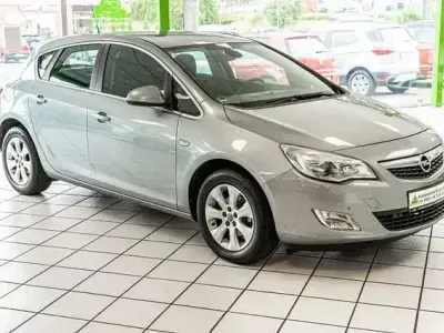 Brugt Opel Astra Cosmo 140 HK (102 kW) 2010 Sølv Sedan