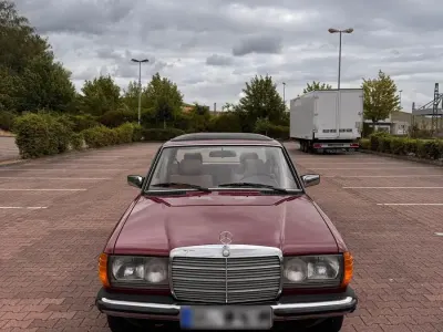 Gebraucht Mercedes 240 72 PS (52 kW) 1984 Rot Limousine