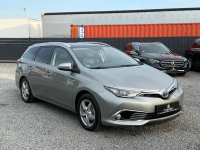 Gebraucht Toyota Auris Touring Sports Executive 116 PS (85 kW) 2016 New medium silver/ grey Kombi