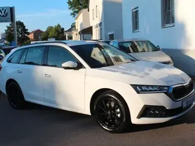 Gebraucht Skoda Octavia Ambition 204 PS (150 kW) 2023 Weiß Kombi