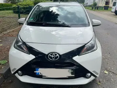 Gebraucht Toyota Aygo X-play 72 PS (52 kW) 2018 Weiß Kleinwagen