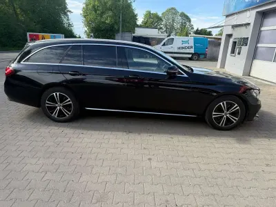 Gebraucht Mercedes E220 194 PS (142 kW) 2019 Schwarz Kombi