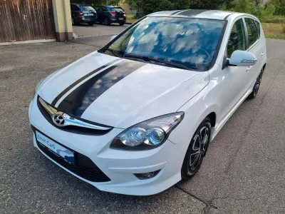 Gebraucht Hyundai i30 Classic 109 PS (80 kW) 2012 Weiß Kleinwagen