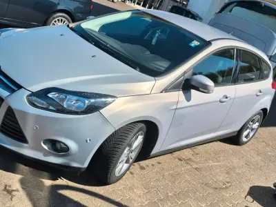 Używany Ford Focus 101 KM (74 kW) 2014 Żółty Kombi