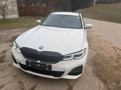 Gebraucht BMW 330e M Sport 292 PS (214 kW) 2021 Weiß Kombi
