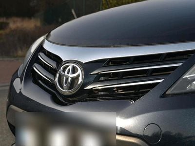 Second-hand Toyota Avensis 147 CP (108 kW) 2015 Andere farben Break