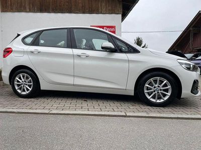 Weiß Gebraucht 2018 BMW 220 Active Tourer Van / Kleinbus | 16.990 € (Guter Preis)