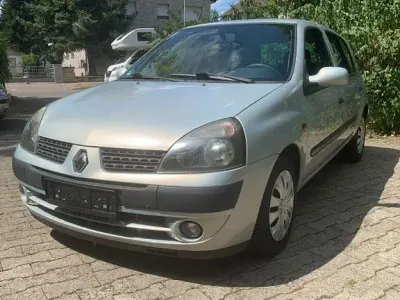 Gebraucht Renault Clio Authentique 75 PS (55 kW) 2001 Silber Limousine