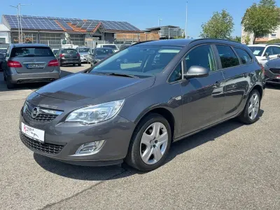 Gebraucht Opel Astra Design Edition 101 PS (74 kW) 2011 Grau Kombi