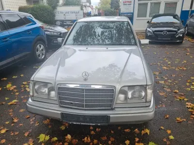 Gebraucht Mercedes E280 Elegance 193 PS (141 kW) 1995 Silber Limousine