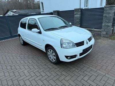 Weiß Gebraucht 2009 Renault Clio II Campus Kleinwagen | 2.950 € (Fairer Preis)