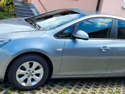 Gebraucht Opel Astra 120 PS (88 kW) 2014 Grau Limousine