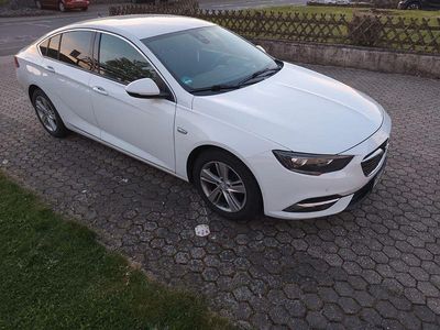 Usado Opel Insignia Edition 170 HP (125 kW) 2019 Branco Sedan