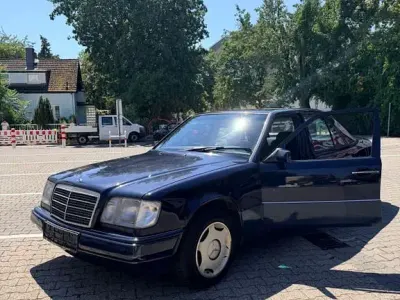 Gebraucht Mercedes 200 75 PS (55 kW) 1994 Blau Limousine