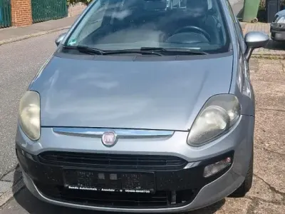 Gebraucht Fiat Grande Punto 78 PS (57 kW) 2012 Silber Kleinwagen