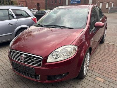 Usado Fiat Linea Dynamic 120 HP (88 kW) 2009 Vermelho Sedan