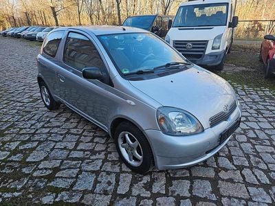 Usata Toyota Yaris 68 CV (50 kW) 2000 Argento Utilitaria