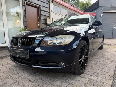 Gebraucht BMW 320 150 PS (110 kW) 2006 Blau Limousine