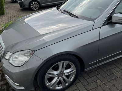 Mercedes E200