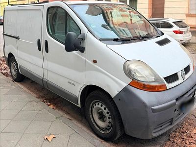 Weiß Gebraucht 2004 Renault Trafic Van / Kleinbus | 2.100 €