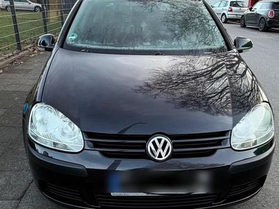Schwarz Gebraucht 2004 VW Golf V Kleinwagen | 1.650 € (Fairer Preis)