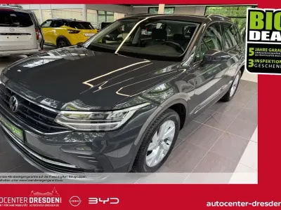 Gebraucht VW Tiguan Life 150 PS (110 kW) 2022 Uranograu SUV