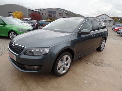Grau metallic Gebraucht 2015 Skoda Octavia Style Kombi | 28.290 €