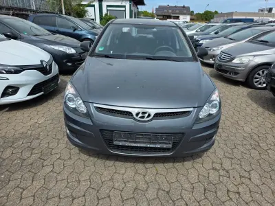Gebraucht Hyundai i30 Classic 109 PS (80 kW) 2010 Grau Limousine