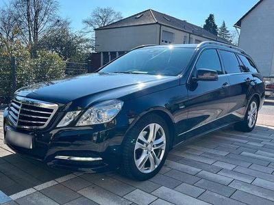 Gebraucht Mercedes E220 Avantgarde 170 PS (125 kW) 2011 Schwarz Limousine