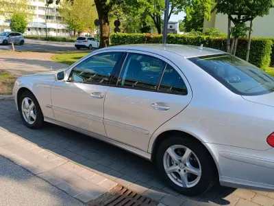 Używany Mercedes E320 224 KM (164 kW) 2008 Srebrny Sedan/Limuzyna