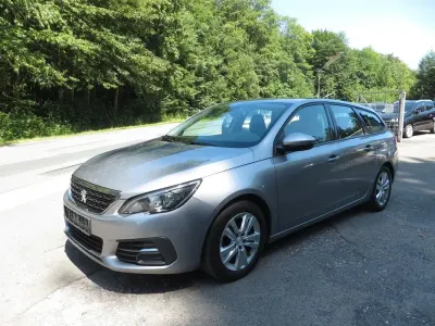 Gebraucht Peugeot 308 SW Active 131 PS (96 kW) 2020 Grau Kombi