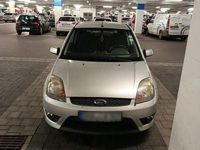 Gebraucht Ford Fiesta 90 PS (66 kW) 2008 Silber Kleinwagen