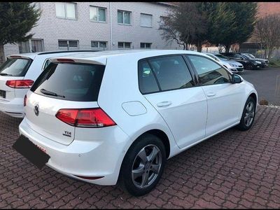 Gebraucht VW Golf VII Comfortline 105 PS (77 kW) 2013 Weiß Limousine