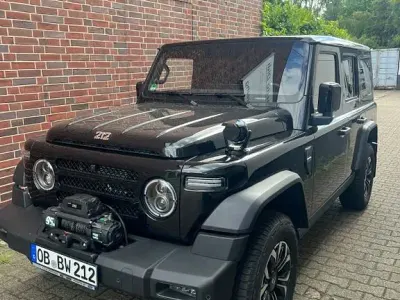 Neu BAW 212 166 PS (122 kW) 2026 Schwarz SUV