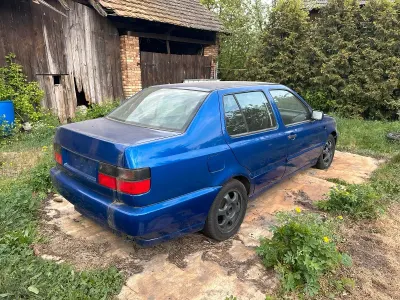 Brugt VW Vento 175 HK (128 kW) 1992 Blå Sedan