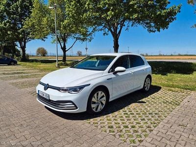 Używany VW Golf VII Style 150 KM (110 kW) 2021 Biały Hatchback