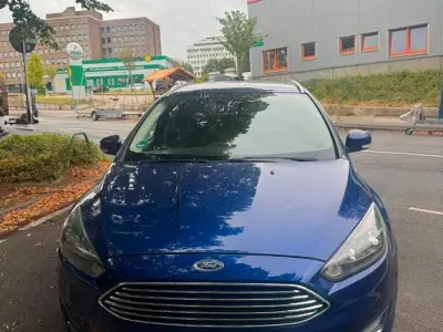 Gebraucht Ford Focus 101 PS (74 kW) 2016 Blau Limousine