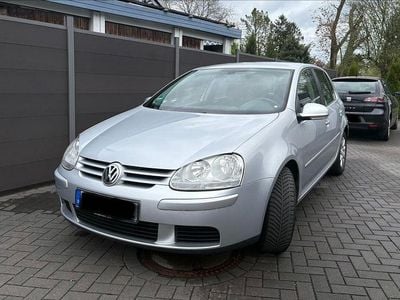 Usado VW Golf IV 116 HP (85 kW) 2005 Prateado Sedan